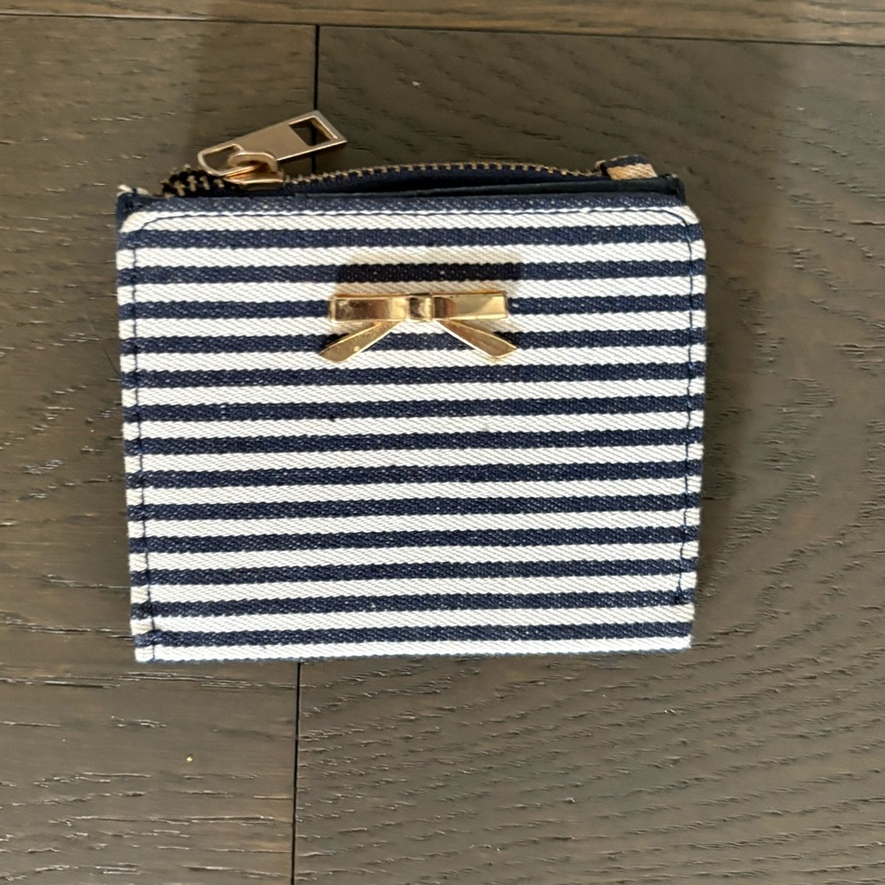 Ardene girls wallet brand new pick